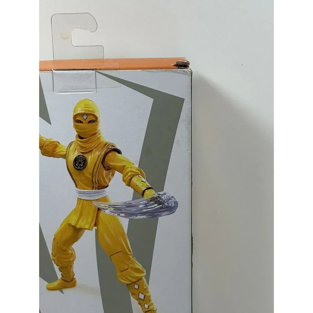 Hasbro Power Rangers Yellow Ranger Lighting Collection - Picture 8 of 12